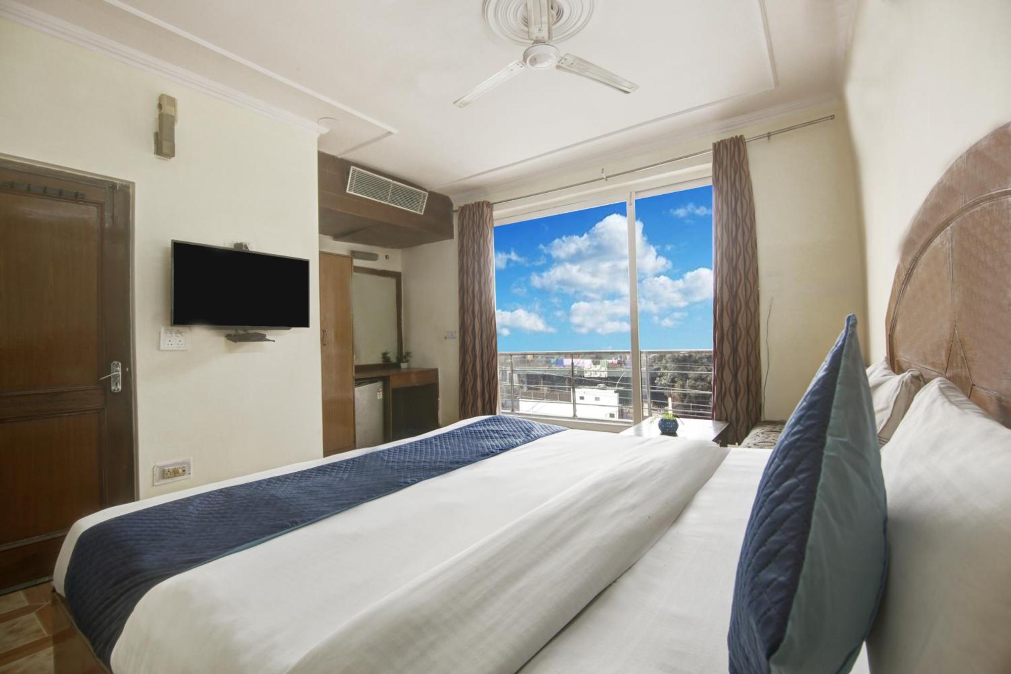 Hotel The Eden Park Noida Ngoại thất bức ảnh