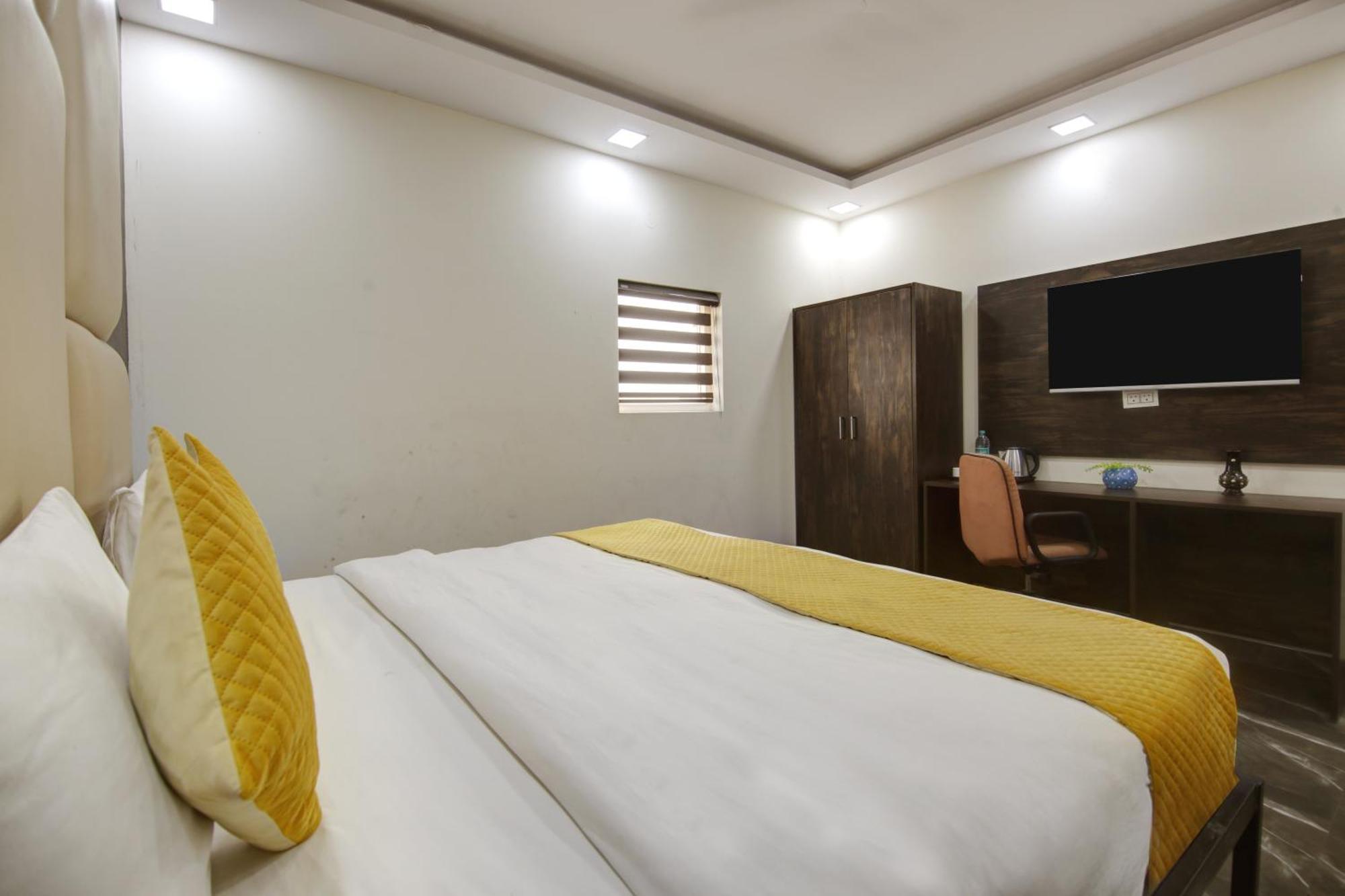 Hotel The Eden Park Noida Ngoại thất bức ảnh